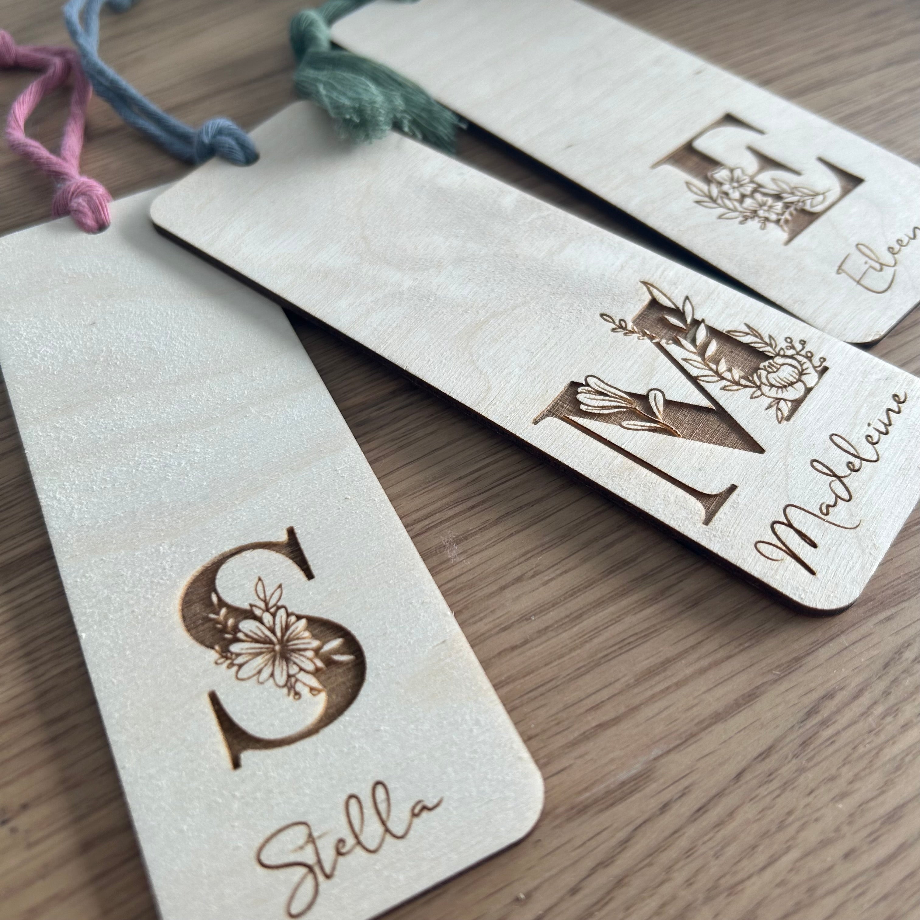 Lesezeichen | Blüten Buchstabe mit Name
